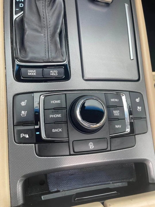 2015 Hyundai Genesis - Image 15 of 17