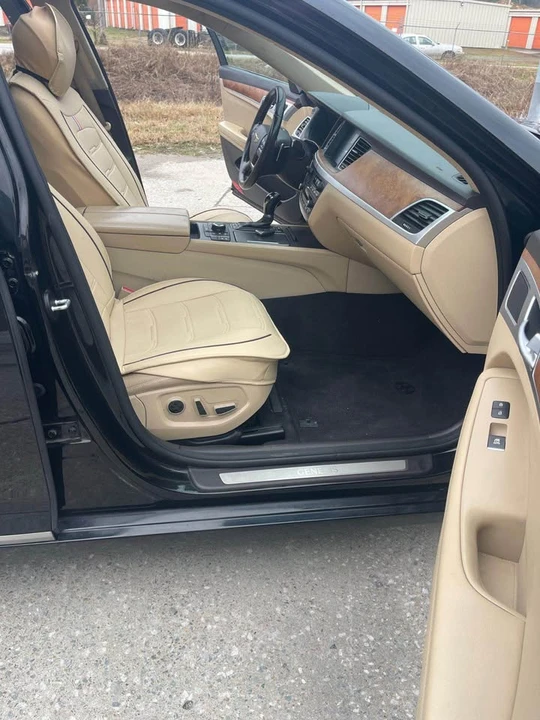 2015 Hyundai Genesis - Image 11 of 17