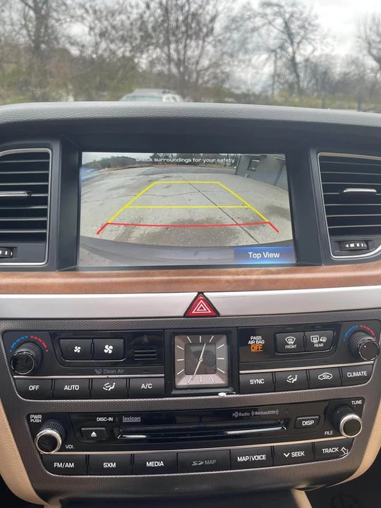 2015 Hyundai Genesis - Image 12 of 17