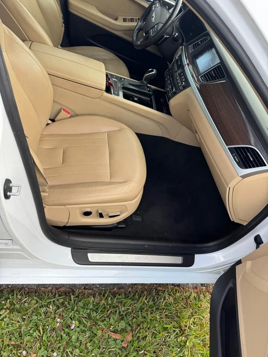 2015 Hyundai Genesis - Image 10 of 14
