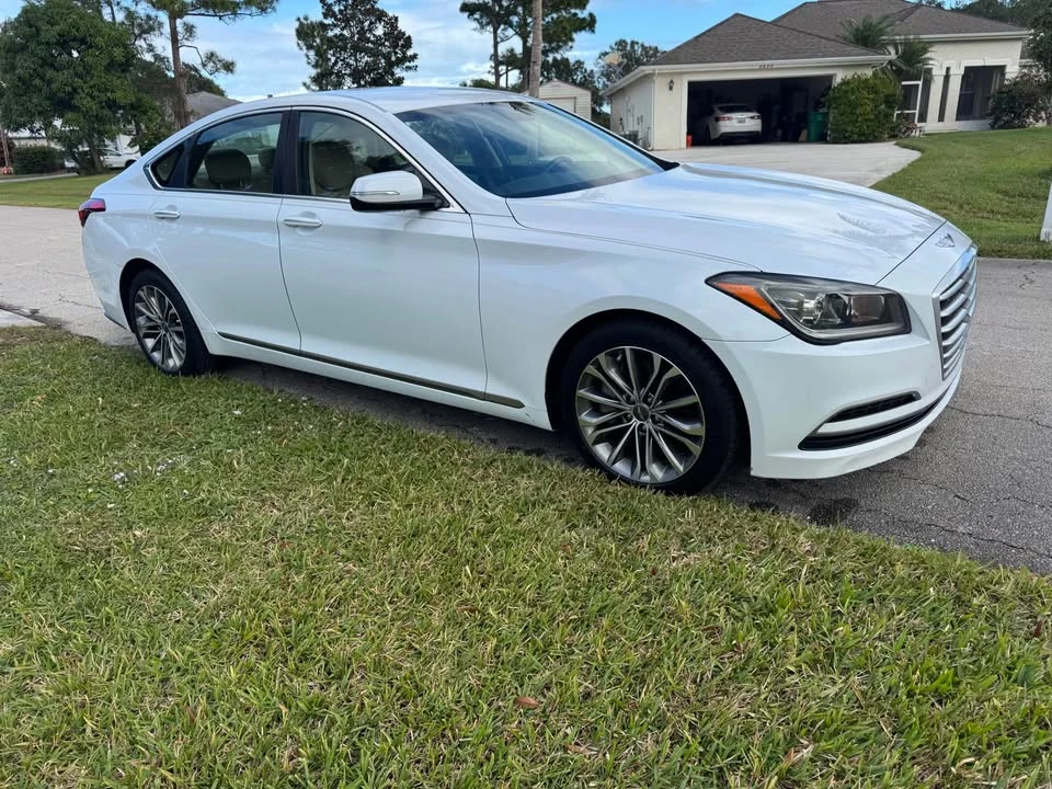 2015 Hyundai Genesis - Image 11 of 14