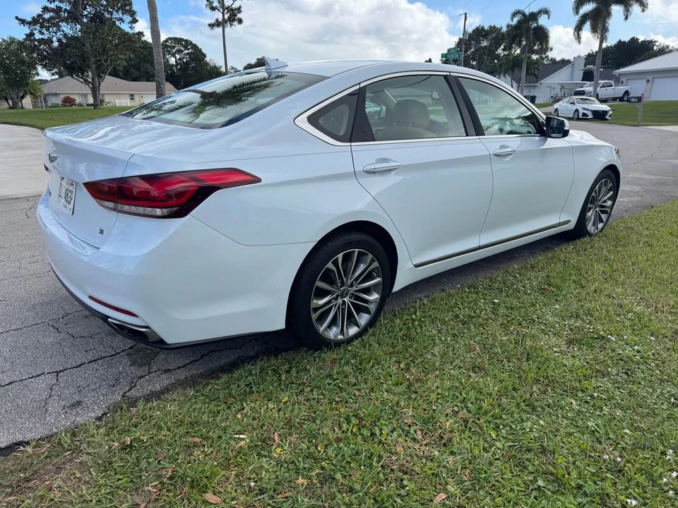2015 Hyundai Genesis - Image 12 of 14
