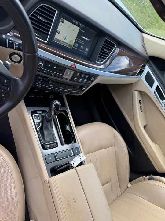 2015 Hyundai Genesis - Image 6 of 14