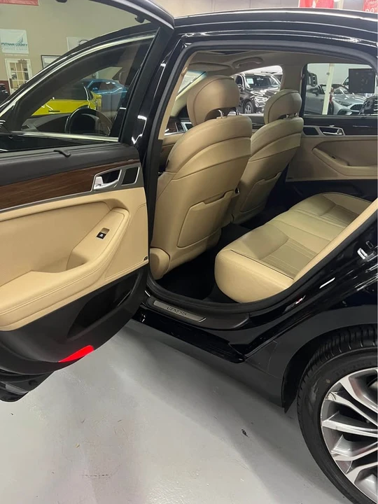 2015 Hyundai Genesis - Image 11 of 13