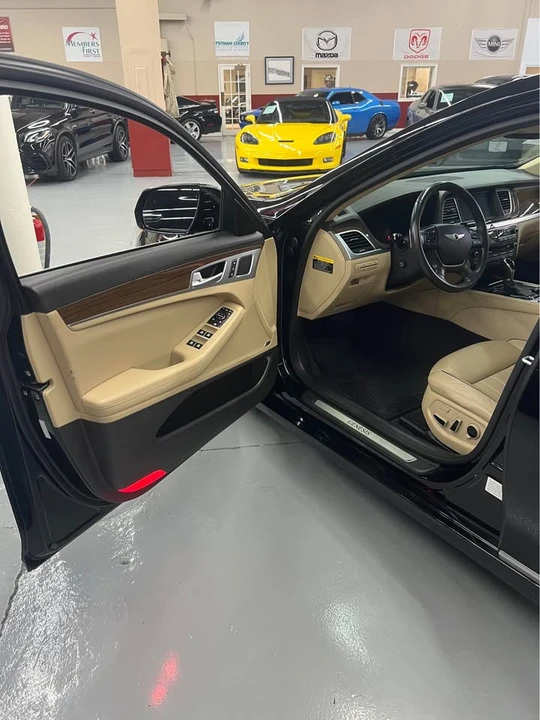 2015 Hyundai Genesis - Image 5 of 13
