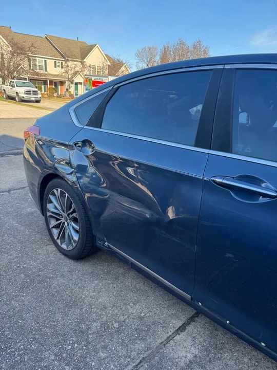 2015 Hyundai Genesis - Image 4 of 4