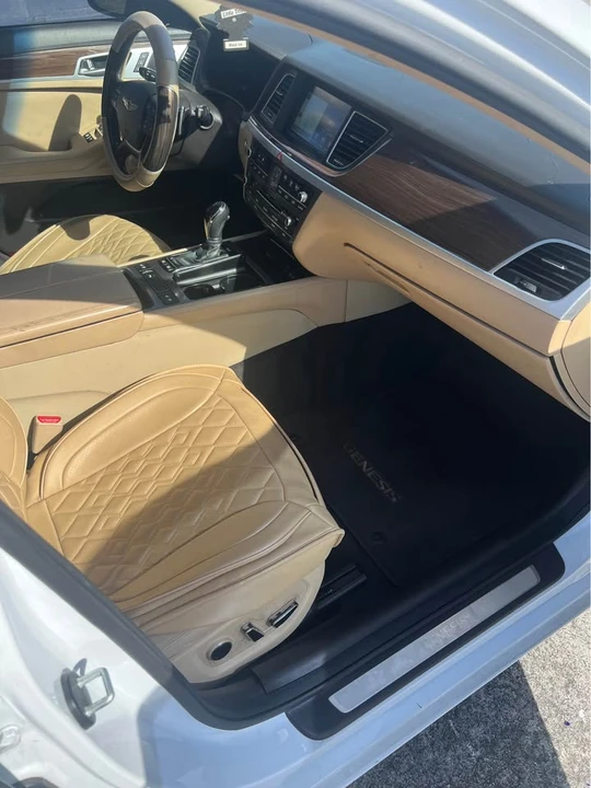 2015 Hyundai Genesis - Image 5 of 10