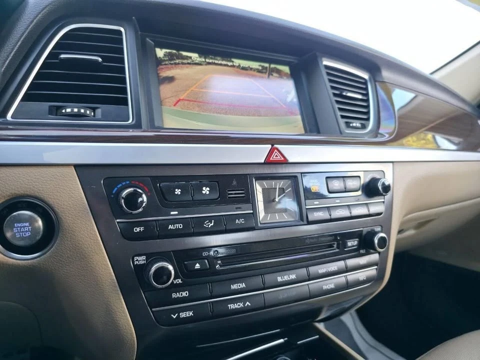 2015 Hyundai Genesis - Image 12 of 18