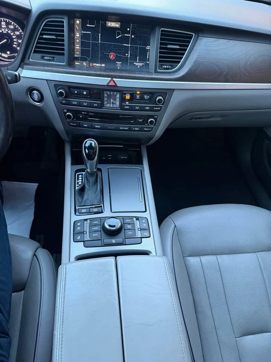 2015 Hyundai Genesis - Image 14 of 20