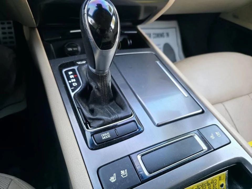 2015 Hyundai Genesis - Image 14 of 18