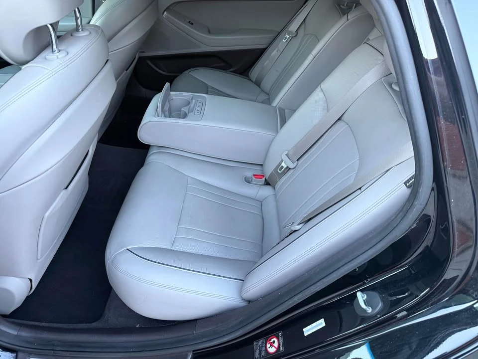 2015 Hyundai Genesis - Image 10 of 20