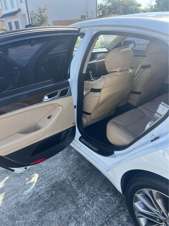 2015 Hyundai Genesis - Image 4 of 10