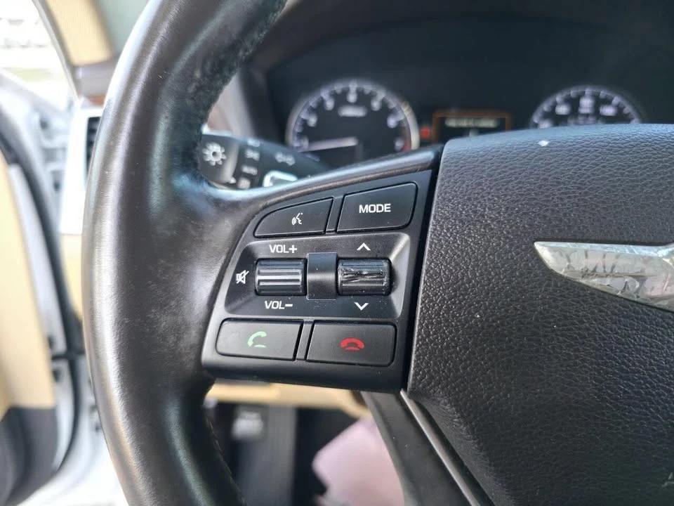 2015 Hyundai Genesis - Image 8 of 18