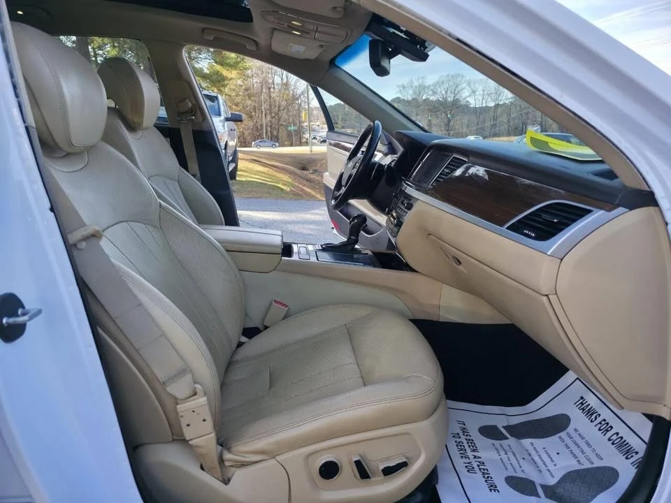 2015 Hyundai Genesis - Image 17 of 18