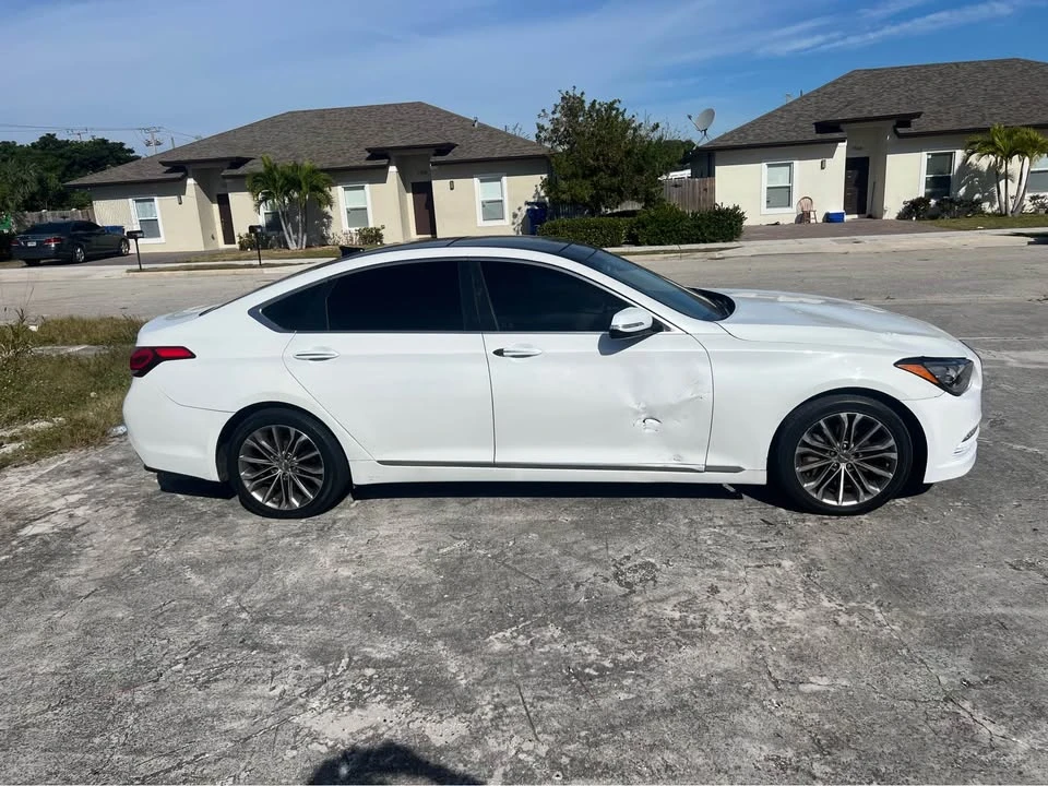 2015 Hyundai Genesis - Image 2 of 10