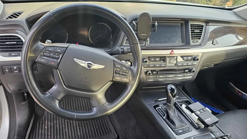 2015 Hyundai Genesis - Image 6 of 7