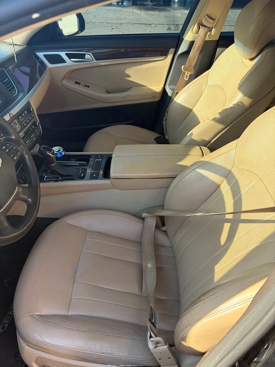2015 Hyundai Genesis - Image 5 of 9