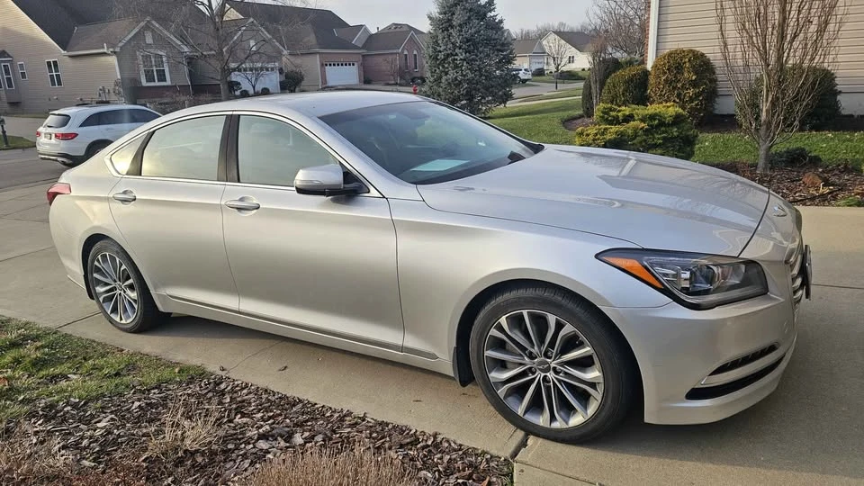 2015 Hyundai Genesis - Image 2 of 7