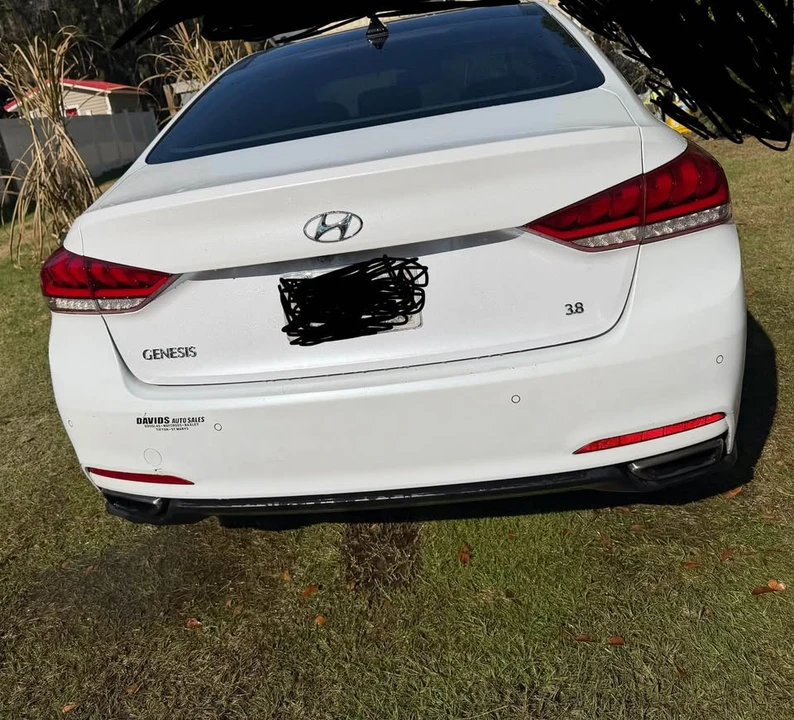 2015 Hyundai Genesis - Image 4 of 8