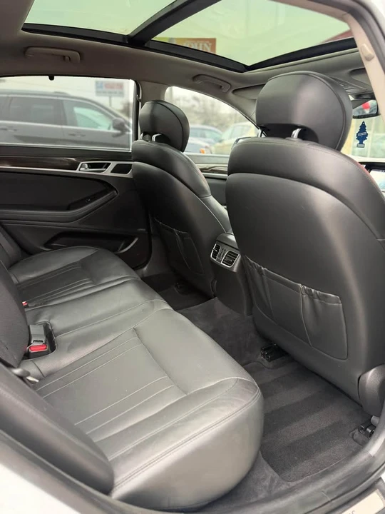2015 Hyundai Genesis - Image 16 of 18