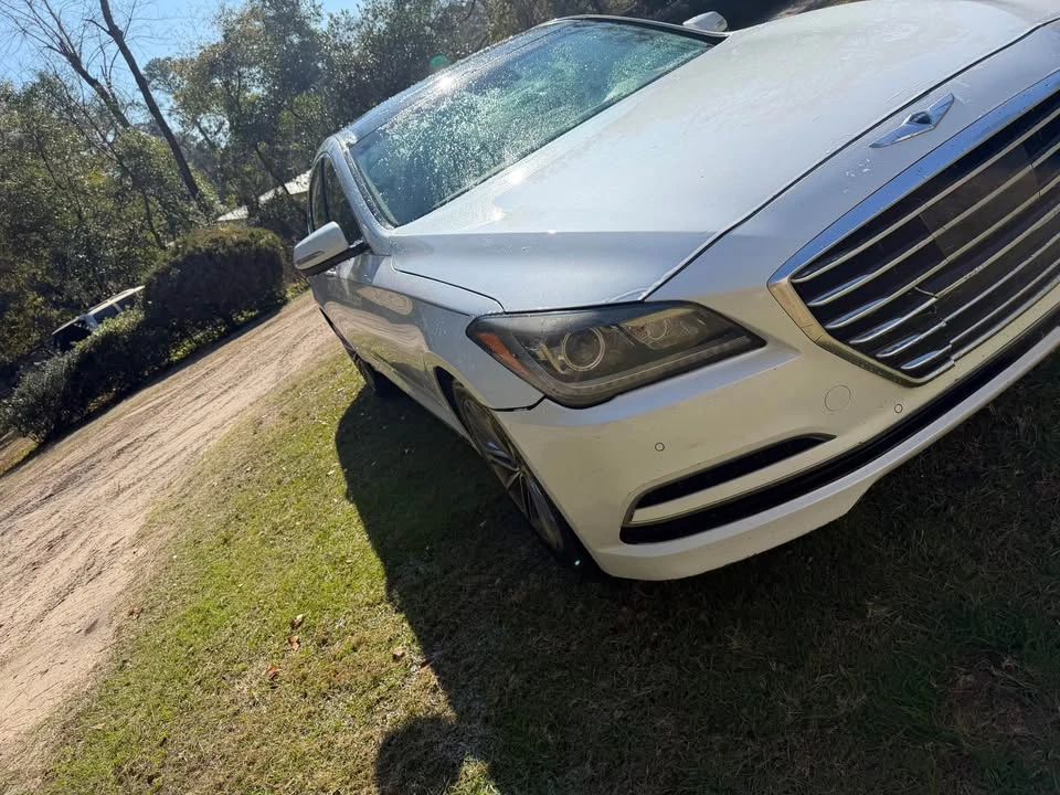 2015 Hyundai Genesis - Image 2 of 8