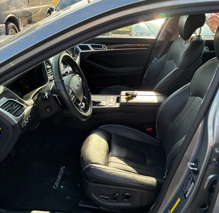 2015 Hyundai Genesis - Image 7 of 13
