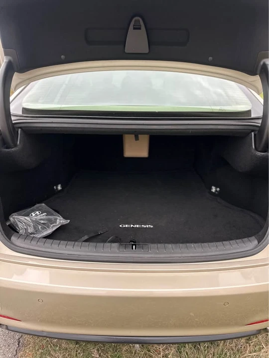 2015 Hyundai Genesis - Image 4 of 12