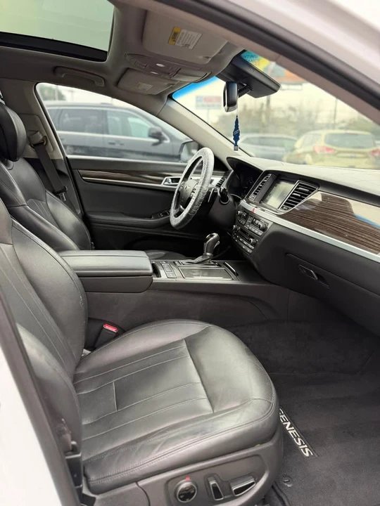 2015 Hyundai Genesis - Image 14 of 18