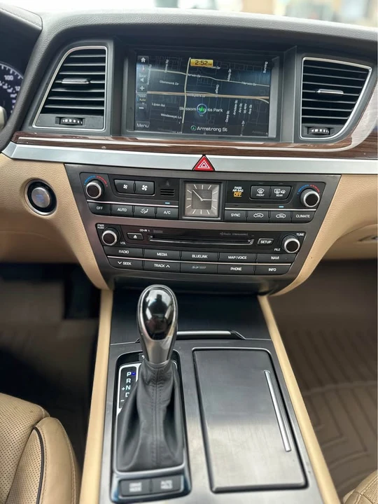 2015 Hyundai Genesis - Image 11 of 12