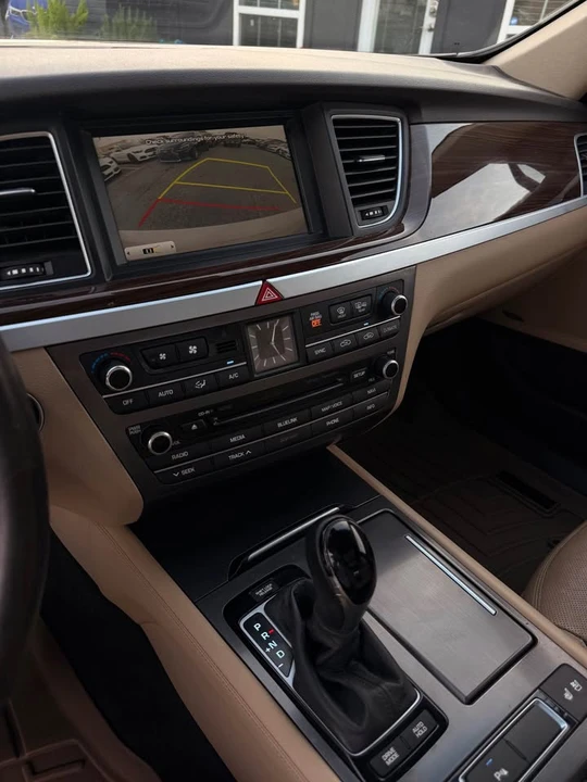 2015 Hyundai Genesis - Image 14 of 16