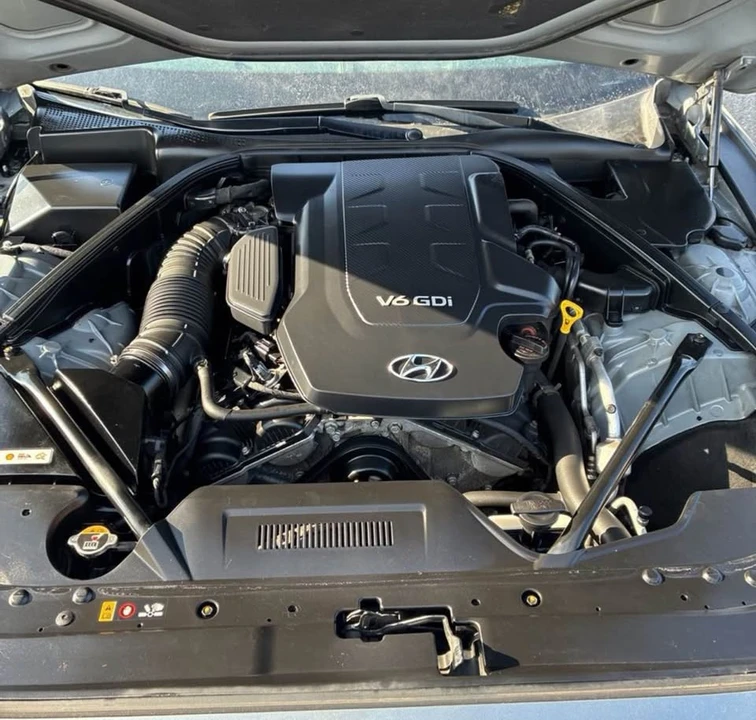 2015 Hyundai Genesis - Image 11 of 13