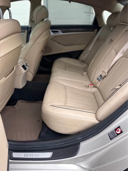 2015 Hyundai Genesis - Image 5 of 12