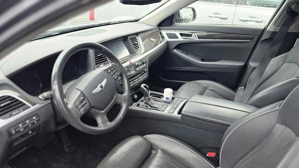 2015 Hyundai Genesis - Image 5 of 15