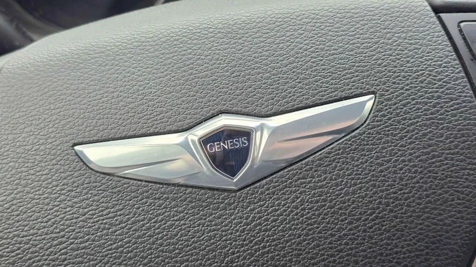 2015 Hyundai Genesis - Image 14 of 15