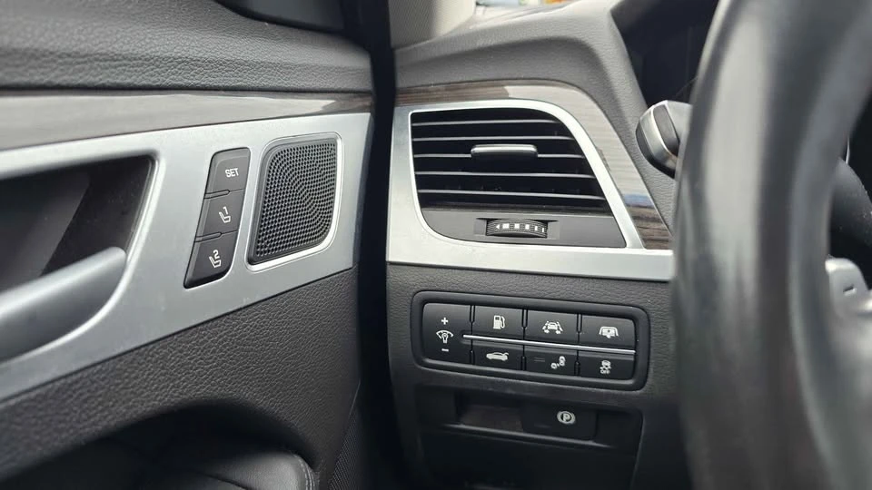 2015 Hyundai Genesis - Image 9 of 15