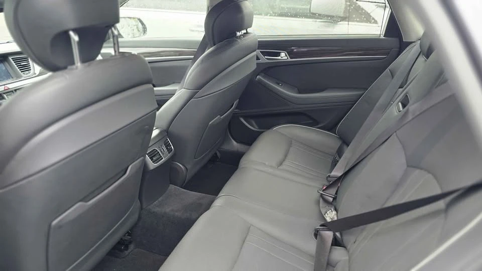 2015 Hyundai Genesis - Image 7 of 15