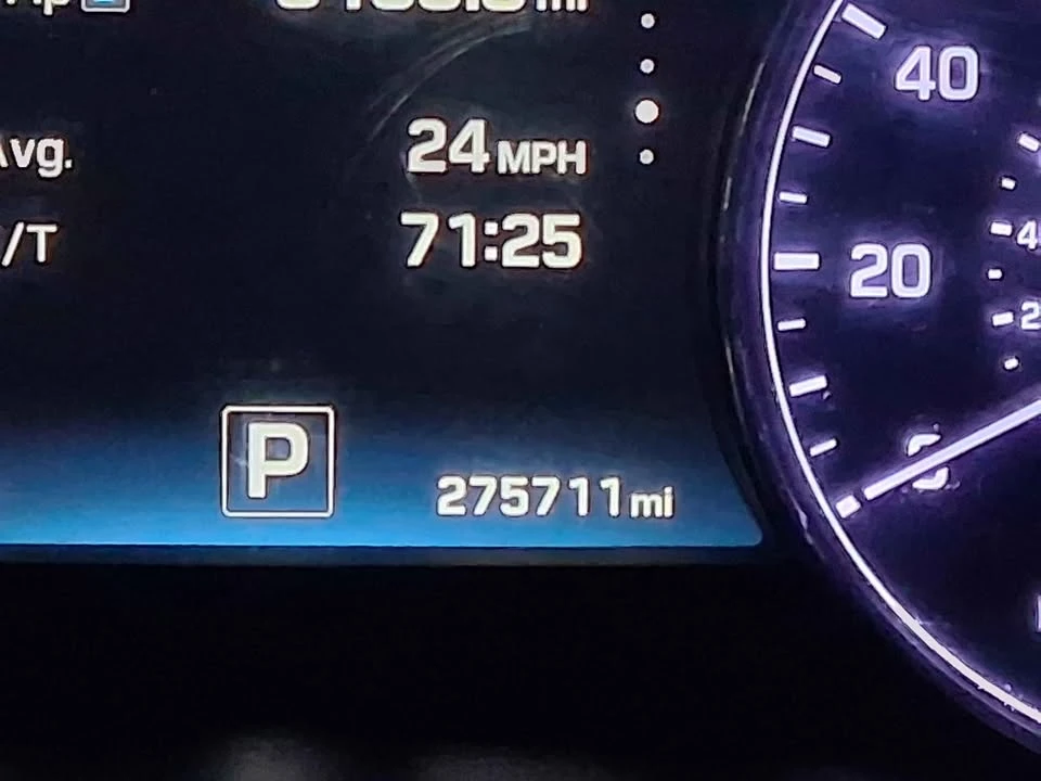 2015 Hyundai Genesis - Image 2 of 4