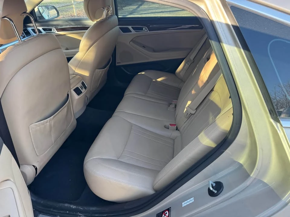 2015 Hyundai Genesis - Image 2 of 17