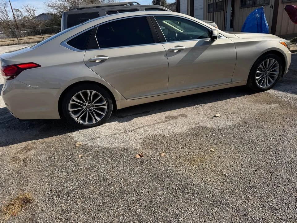 2015 Hyundai Genesis - Image 10 of 17