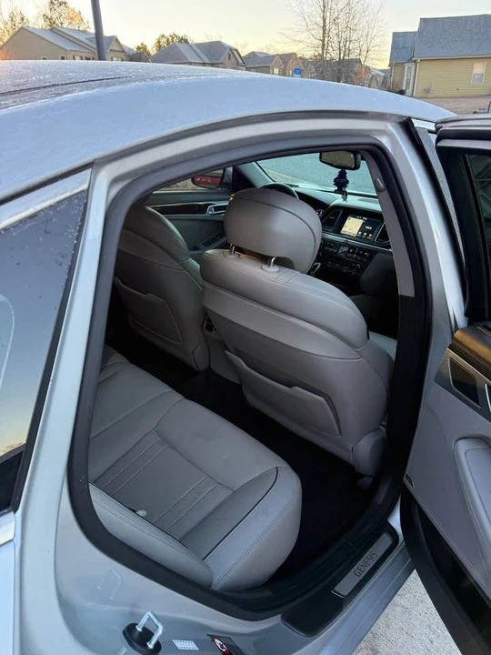 2015 Hyundai Genesis - Image 10 of 15