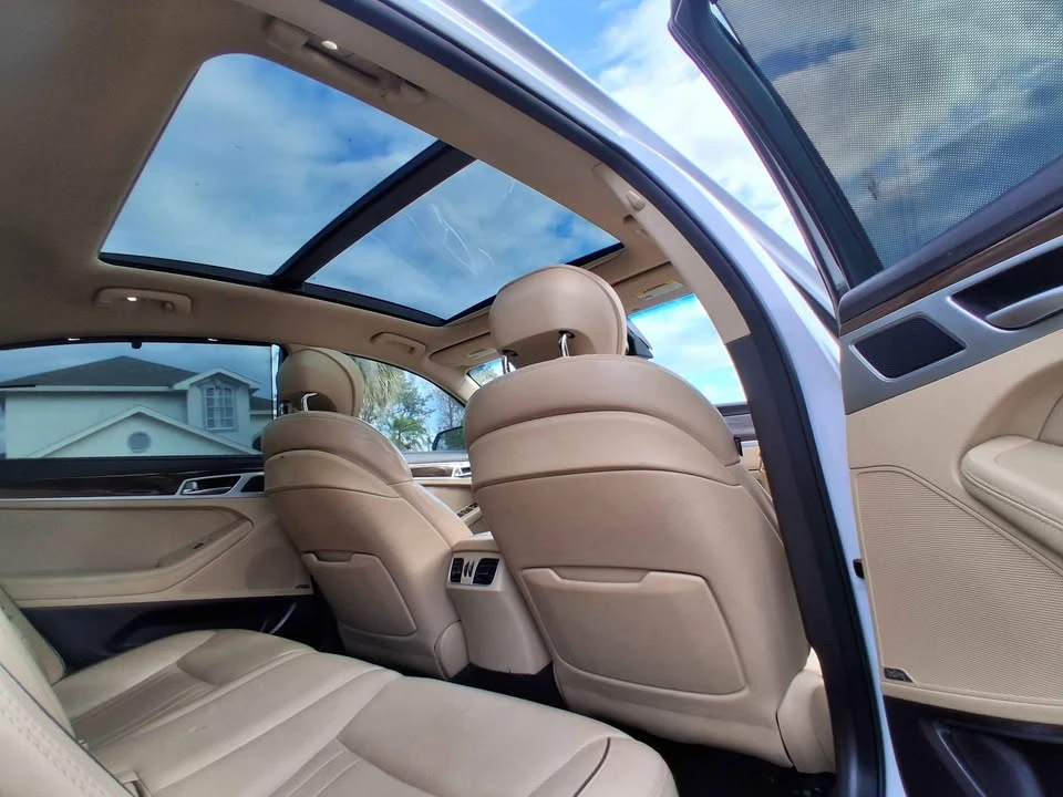 2015 Hyundai Genesis - Image 2 of 3