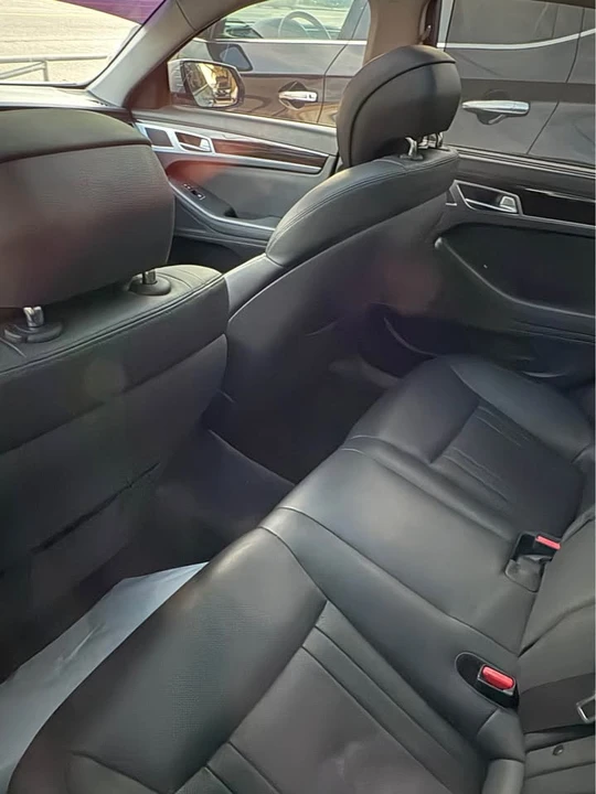 2015 Hyundai Genesis - Image 4 of 8