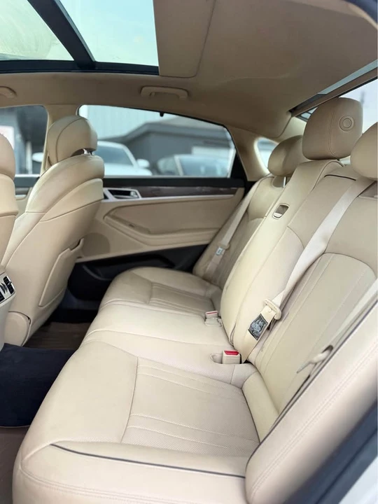 2015 Hyundai Genesis - Image 8 of 16