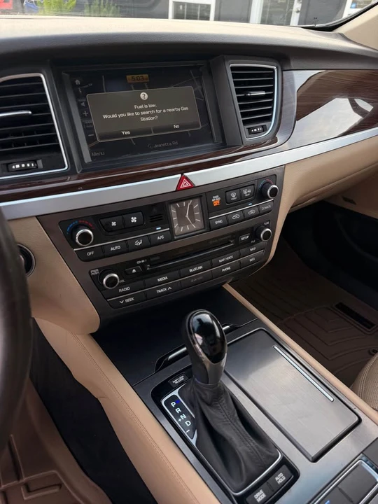 2015 Hyundai Genesis - Image 10 of 16