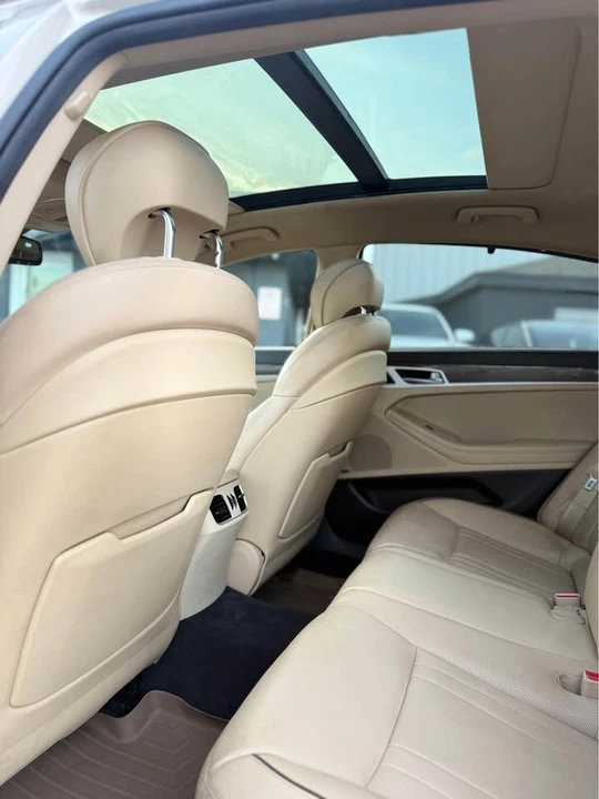 2015 Hyundai Genesis - Image 9 of 16