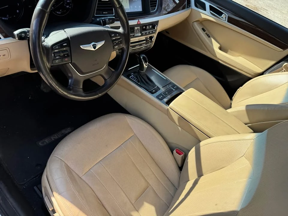 2015 Hyundai Genesis - Image 15 of 17
