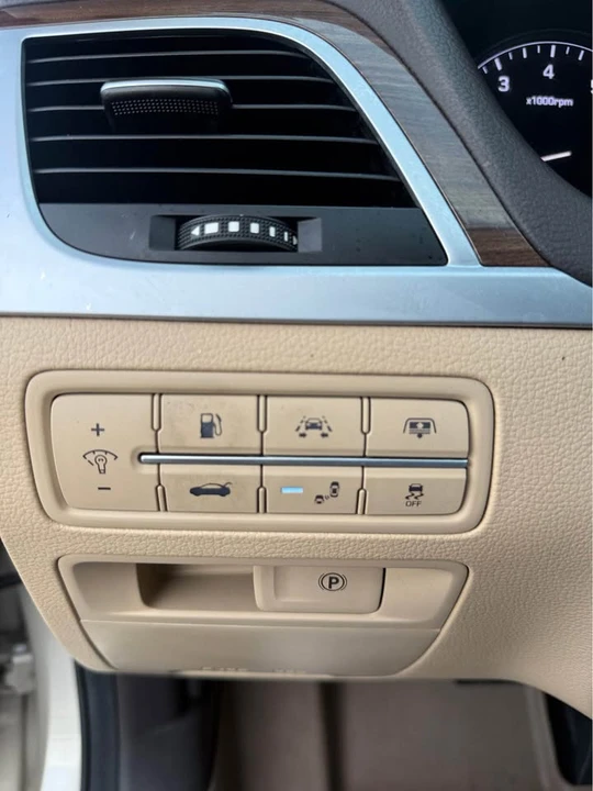 2015 Hyundai Genesis - Image 15 of 16