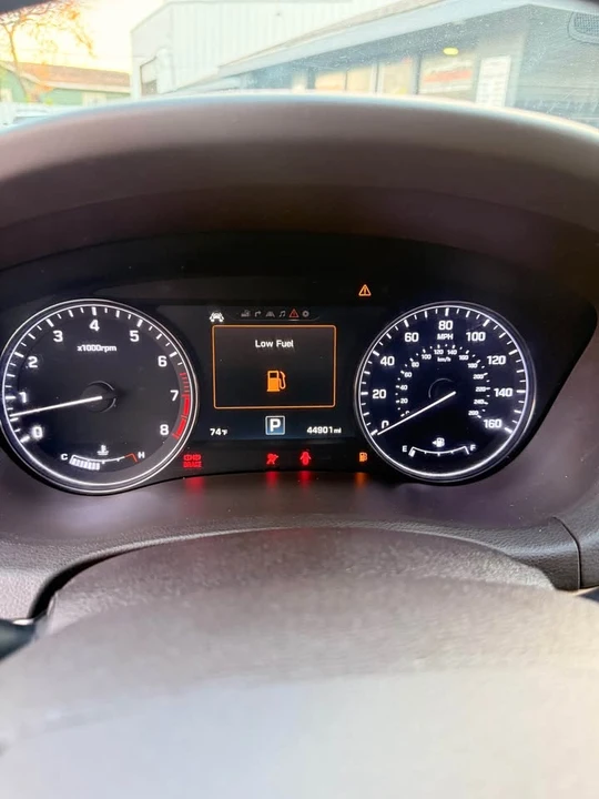 2015 Hyundai Genesis - Image 13 of 16