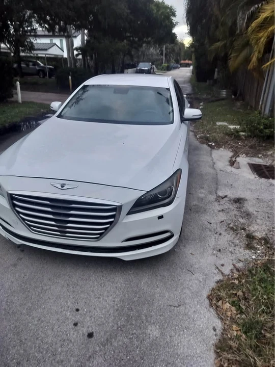 2015 Hyundai Genesis - Image 2 of 7