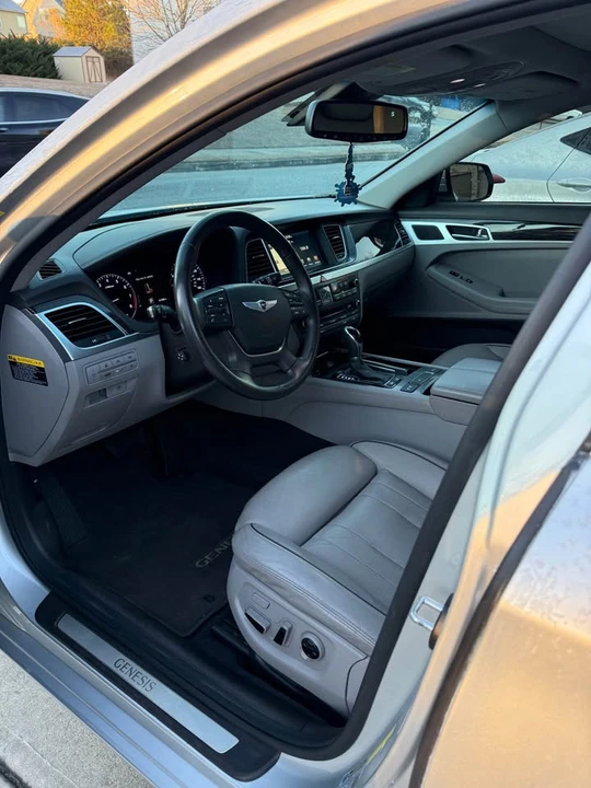 2015 Hyundai Genesis - Image 12 of 15